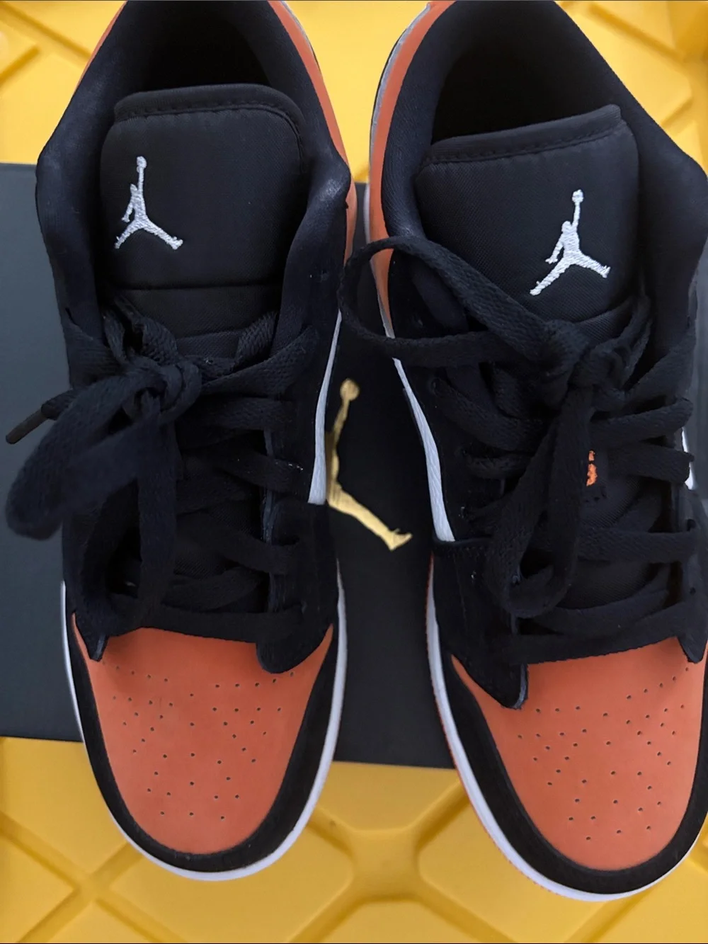 Jordan Low-Top Sneakers - Black & Orange